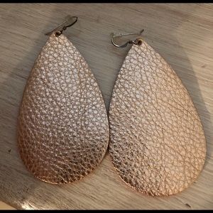 Size large rose gold